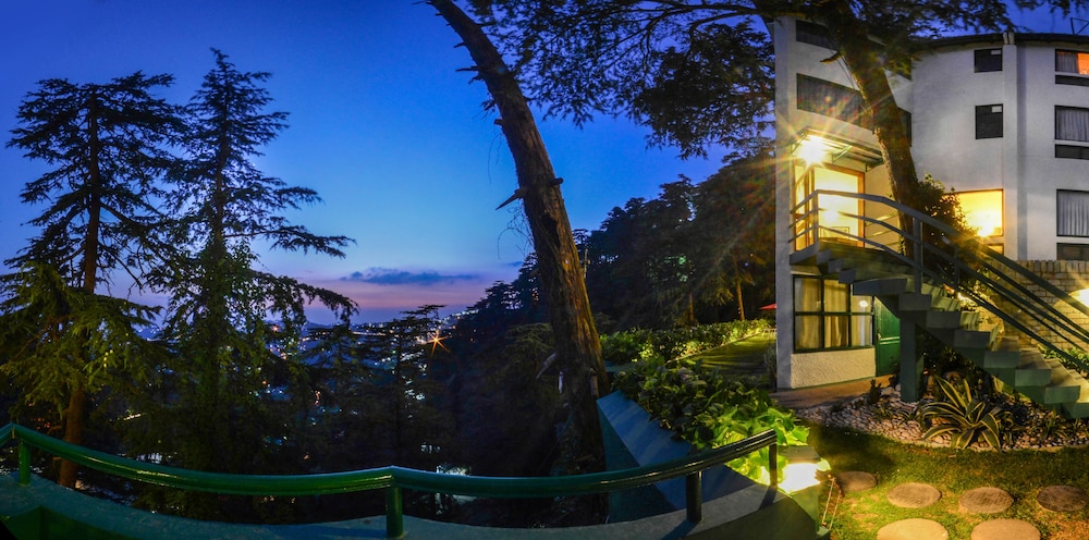 Honeymoon Inn 46/53