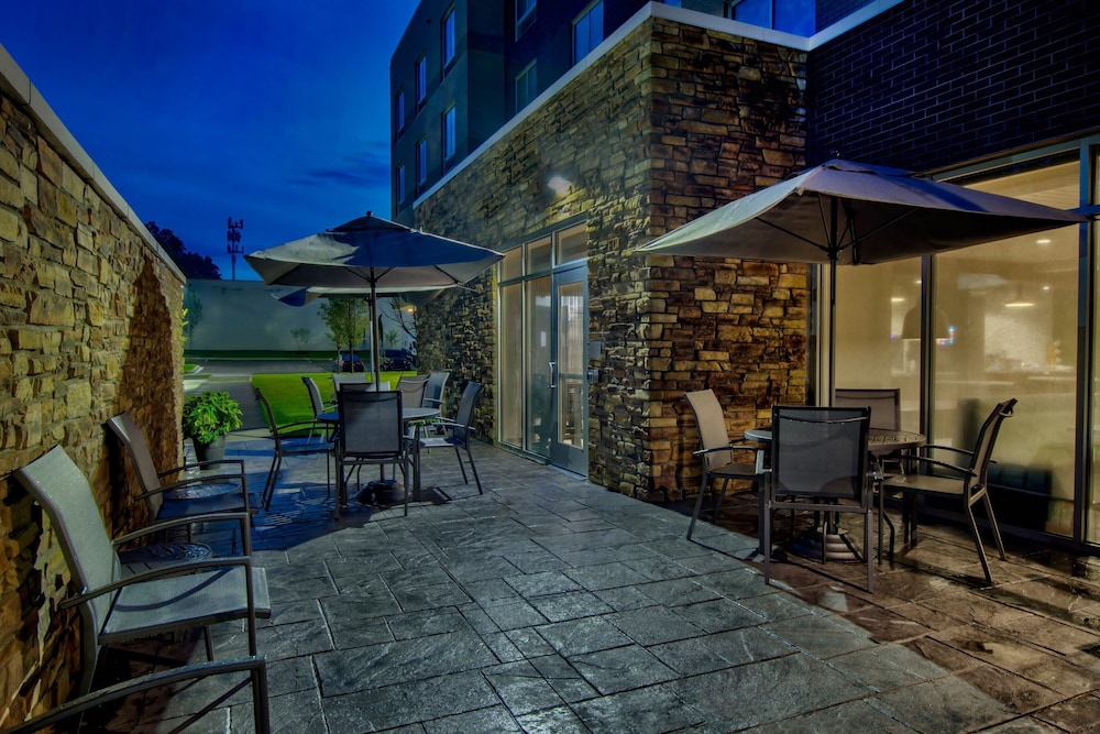 Fairfield Inn & Suites Rochester Hills 26/34