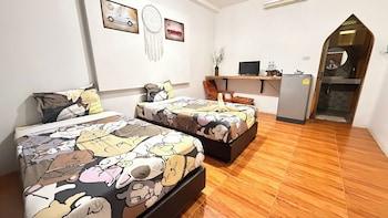 Room, 2 Double Beds, No Window