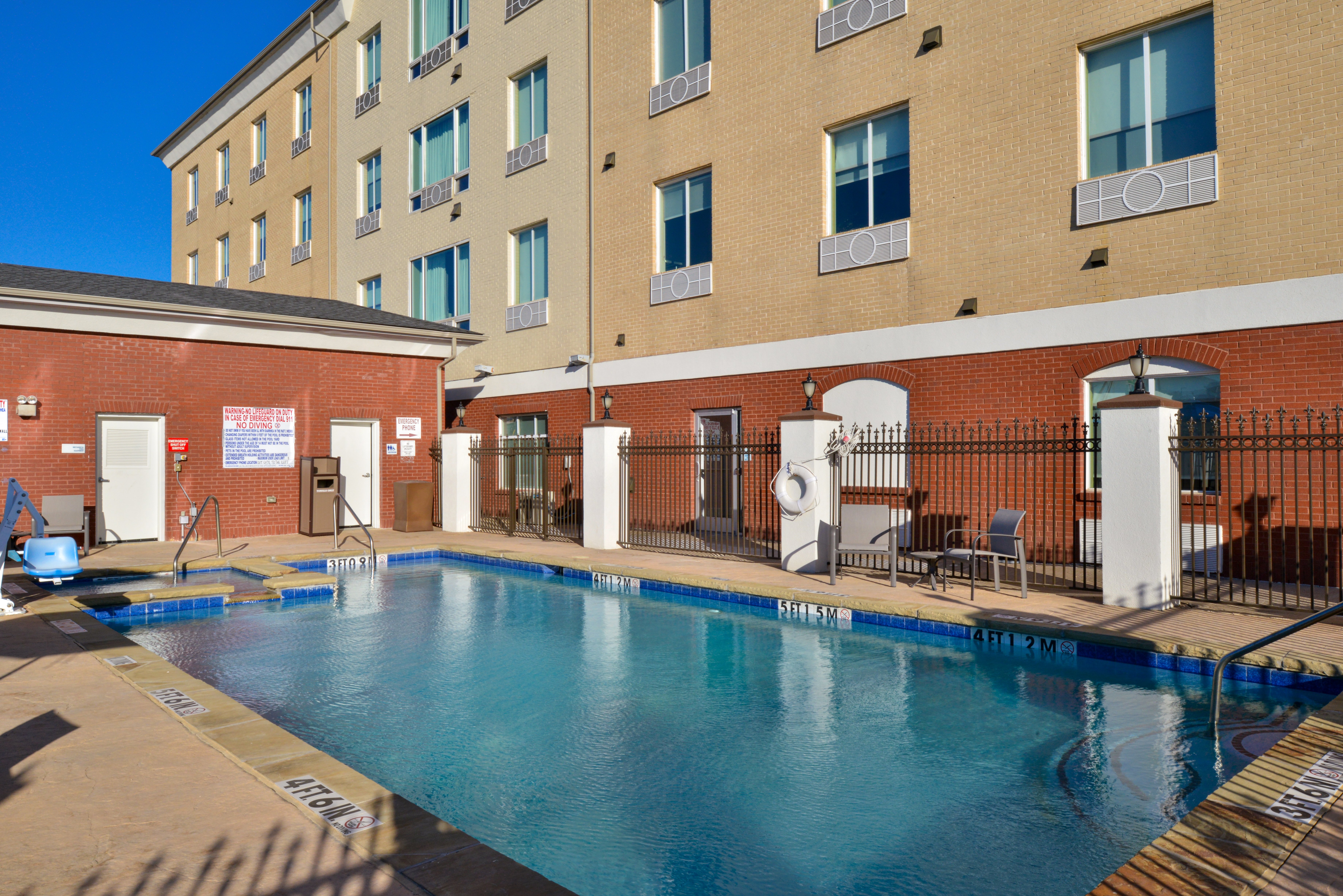 Holiday Inn Express & Suites Royse City - Rockwall, an IHG Hotel 4/70