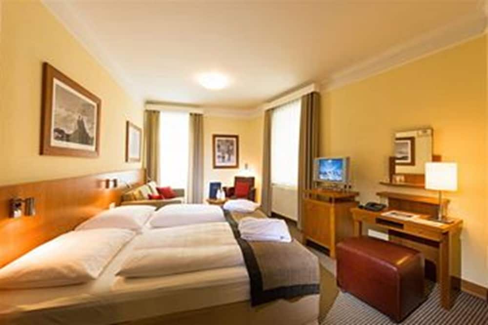 Hotel Post 5/31