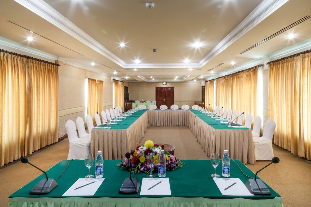 Angkor Holiday Hotel 53/58