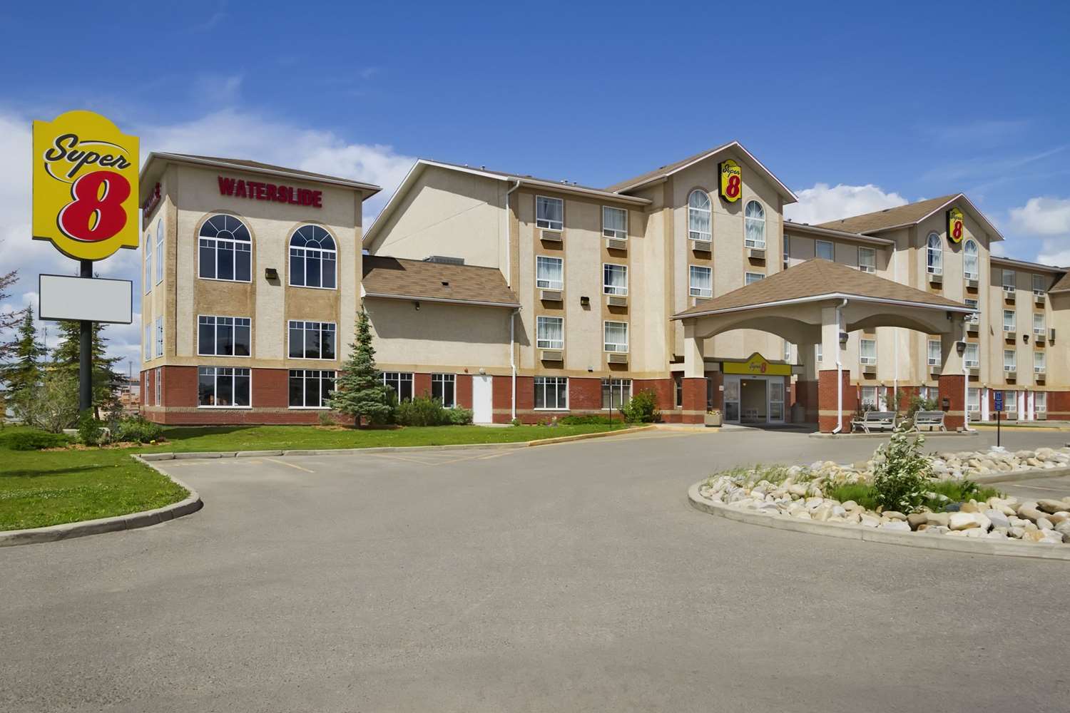 Super 8 By Wyndham Fort St. John Bc 1/10