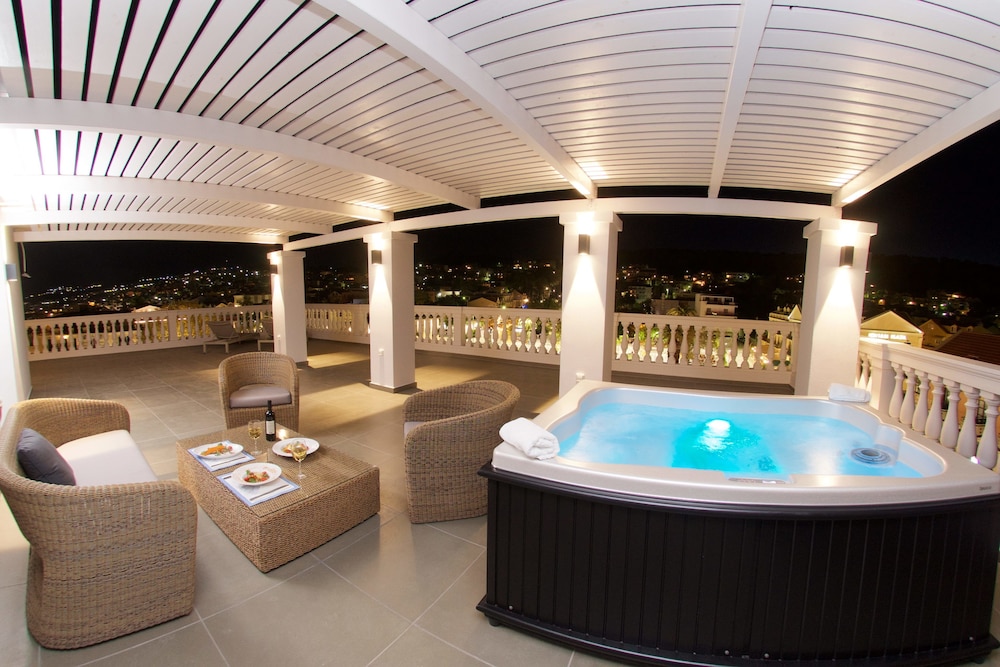 Aenos Hotel 38/62