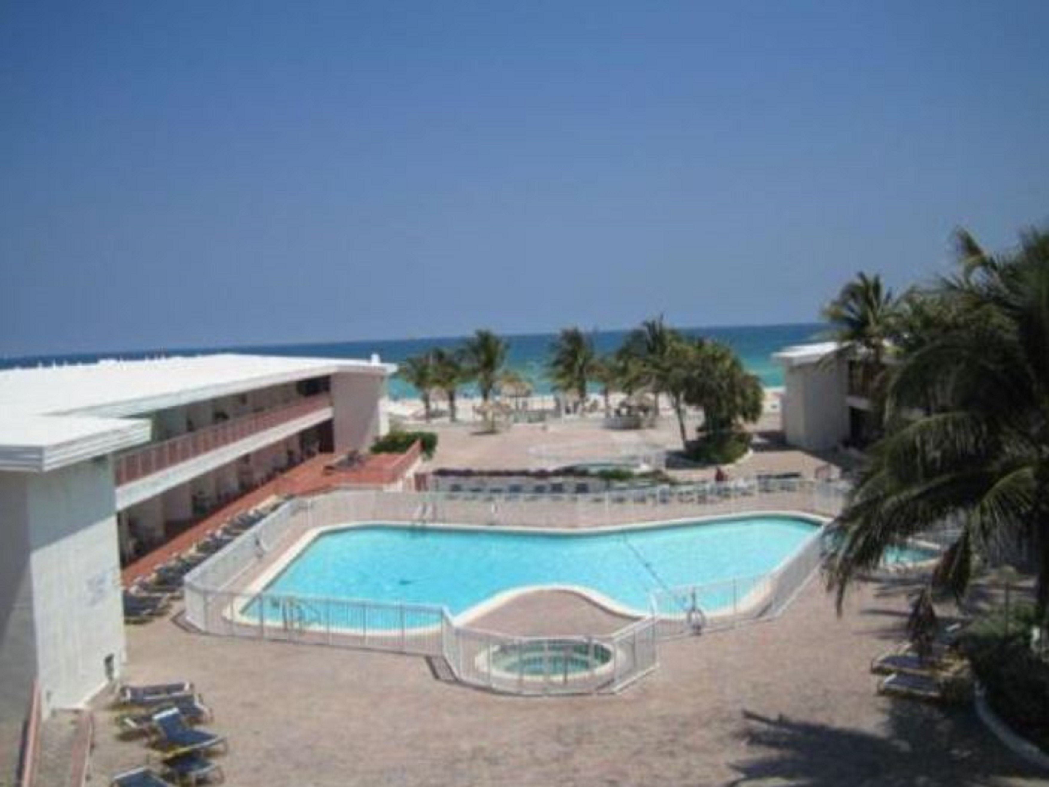 Sahara Beach Club 13/15