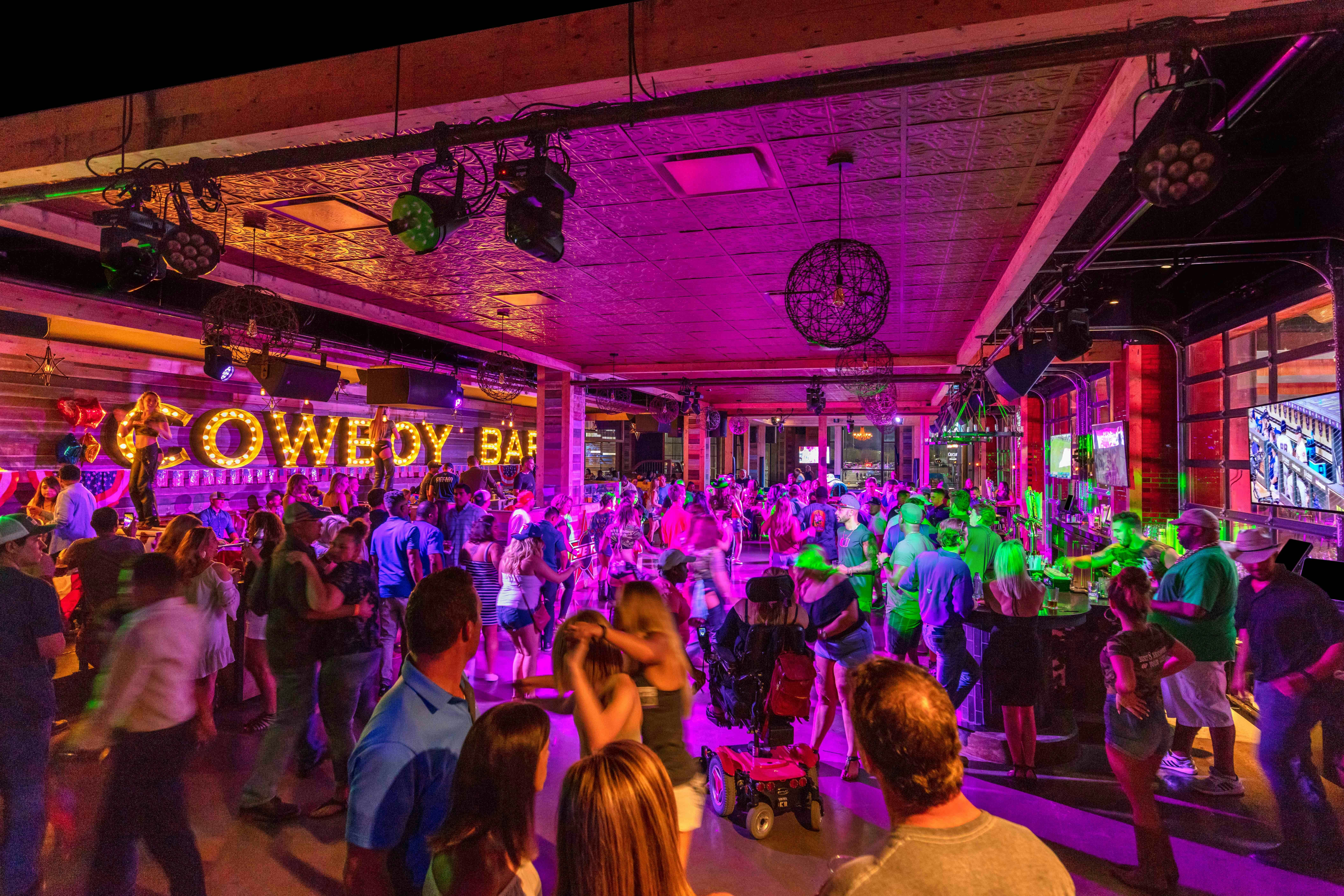 Live By Loews Arlington Tx 46/75