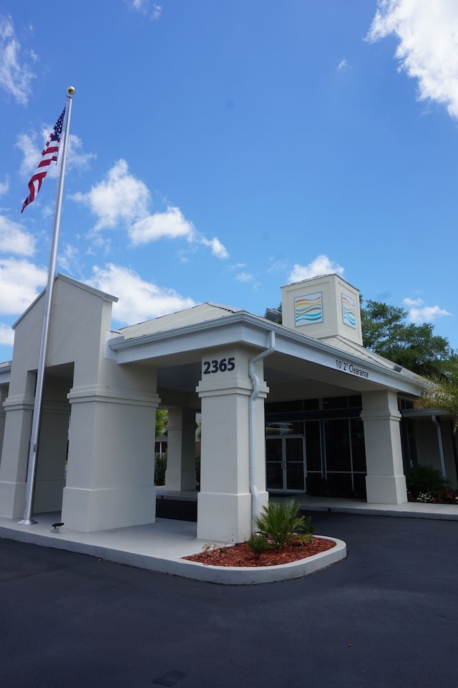 The Smart Stay Inn 2/42