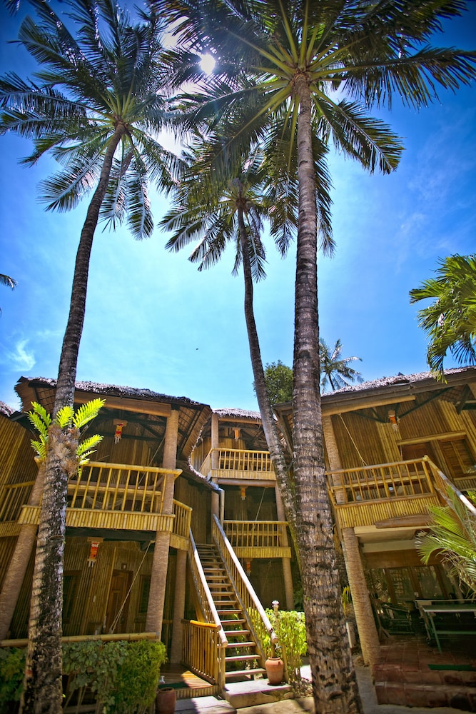 FRIDAYS BORACAY RESORT 45/50