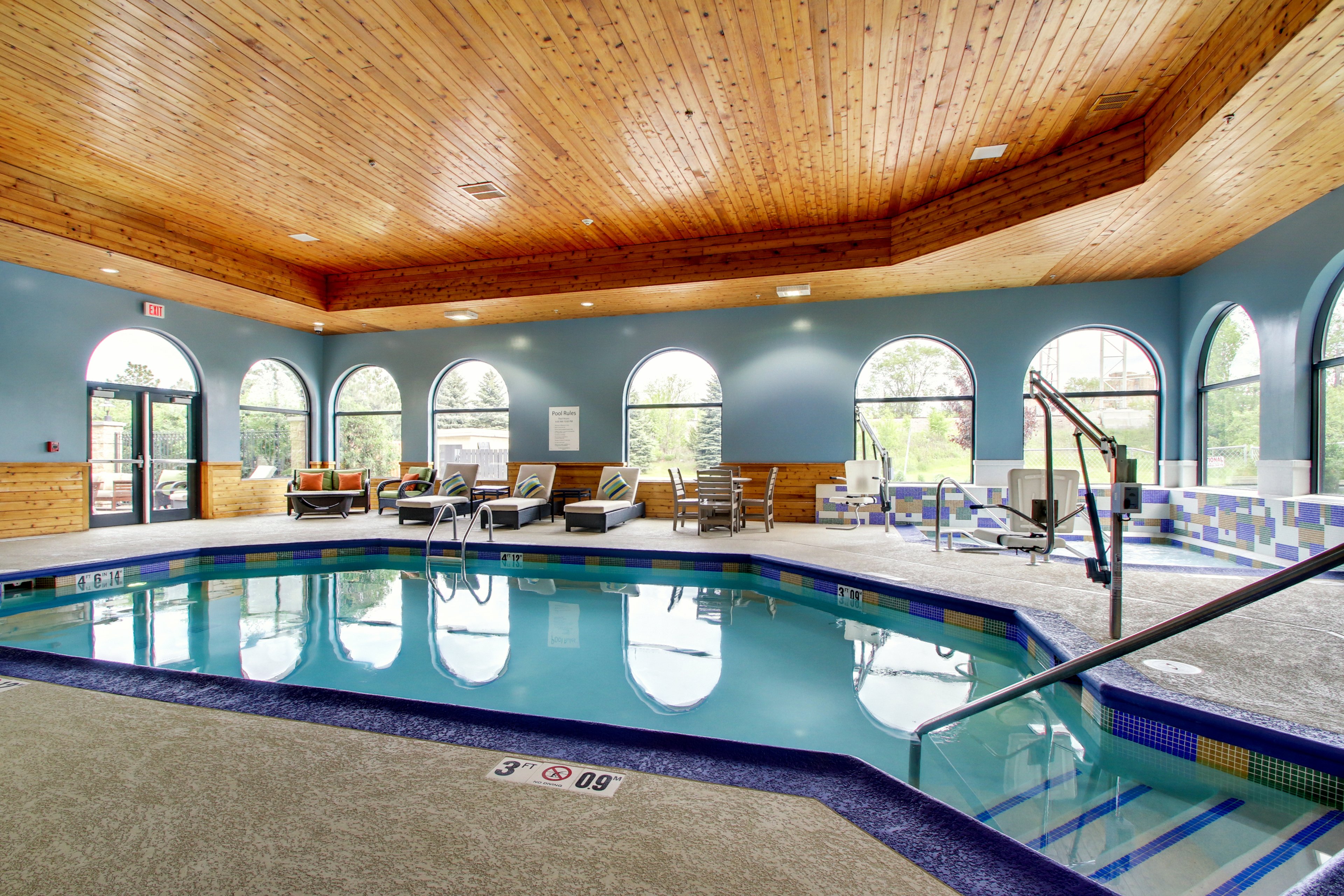 Holiday Inn Express & Suites AURORA NAPERVILLE 15/41