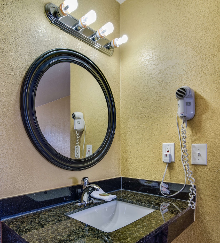 Americas Best Value Inn Richmond San Francisco 19/27