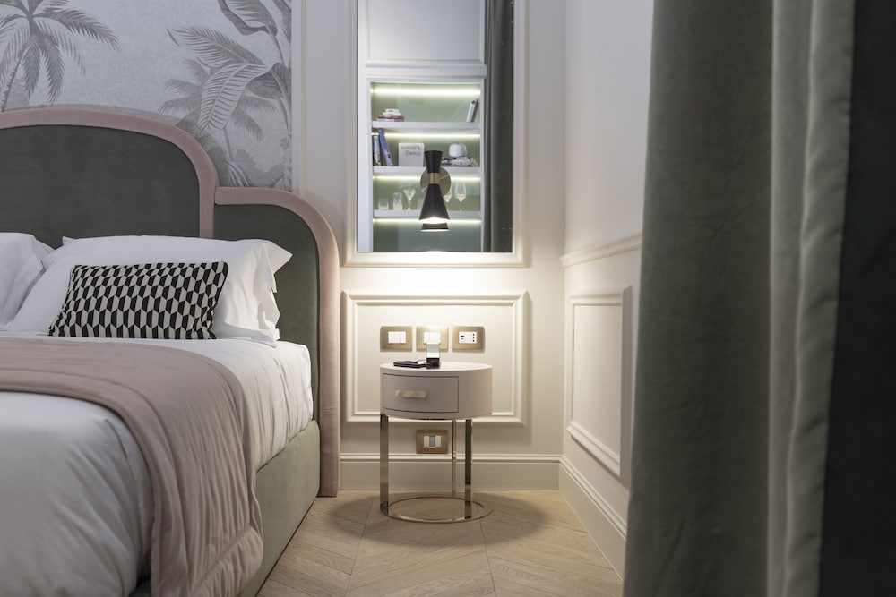 DELUXE, DOUBLE BED
