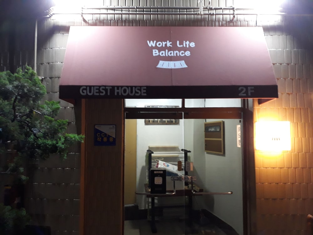 Work Life Balance Guesthouse - Hostel 2/36