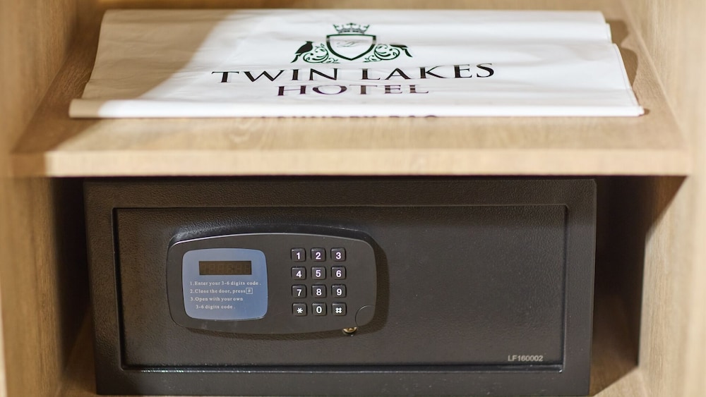 Twin Lakes Hotel photo2
