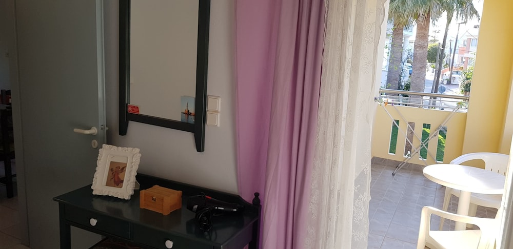 Zinovia Apartments 30/76