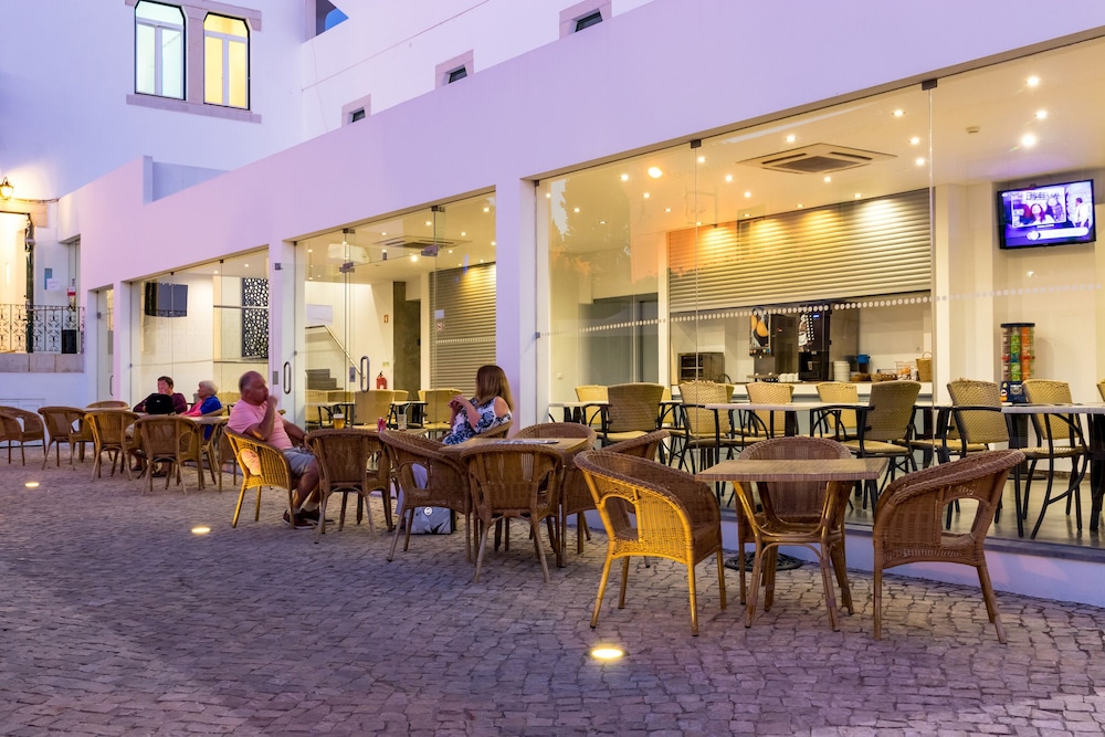 restaurant-cafeteria