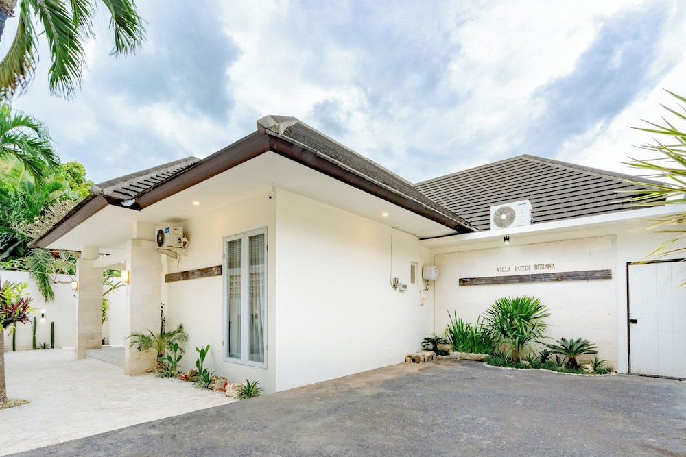 Villa Putih Berawa 2/50