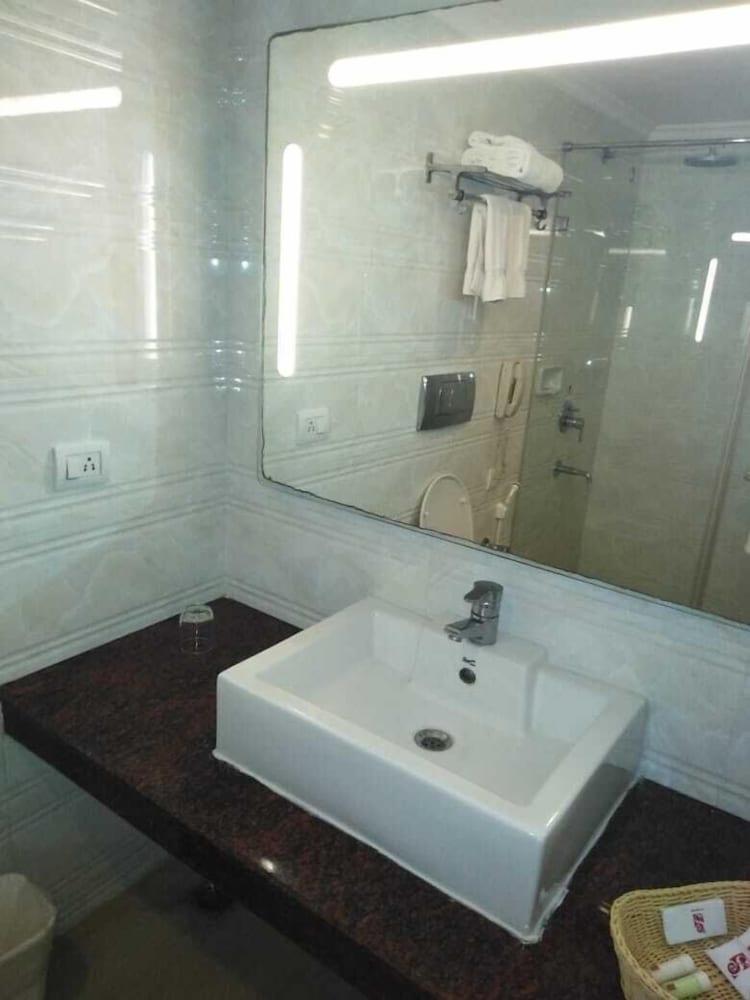 Shenbaga Hotel and Convention Centre 30/31