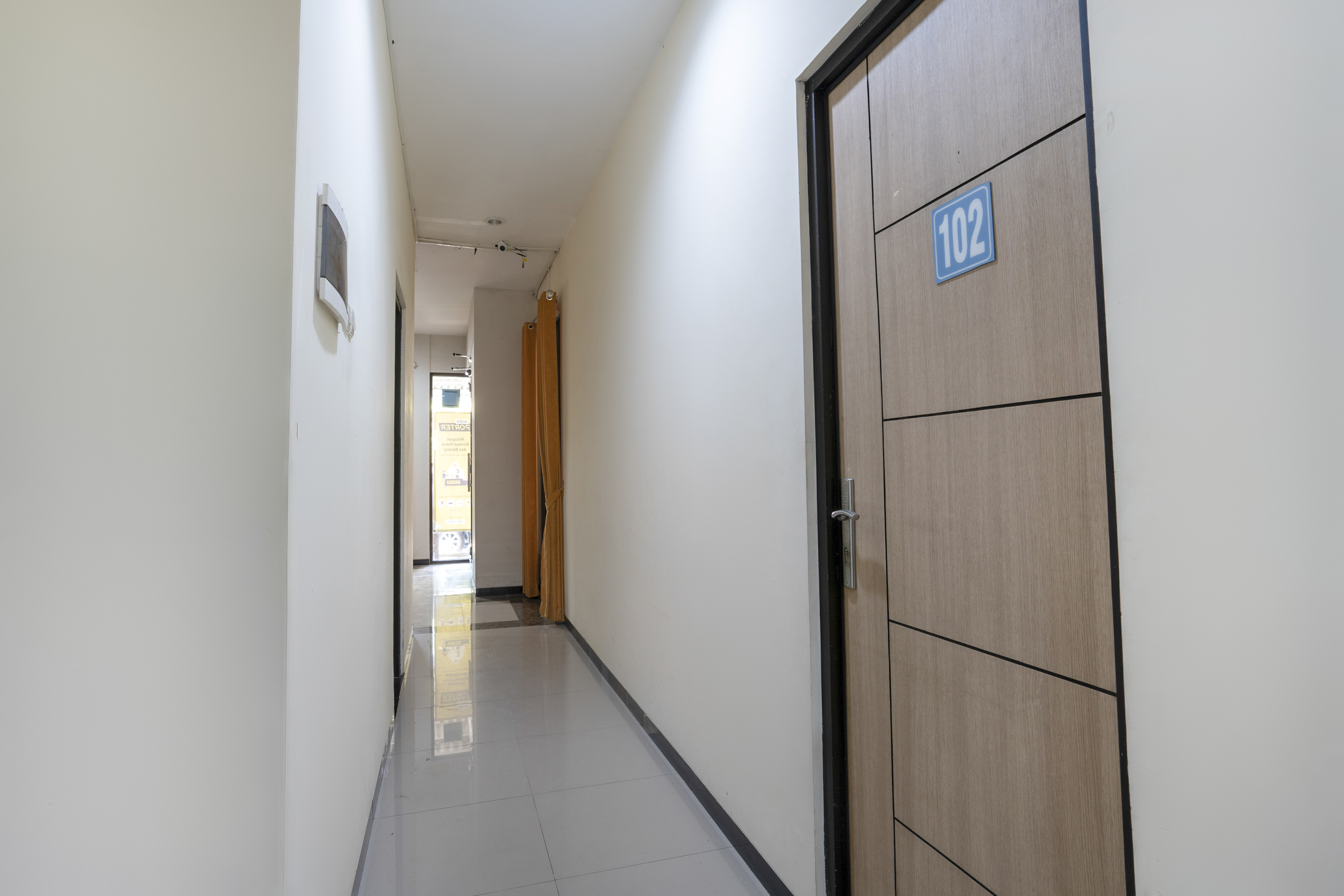 RedDoorz Syariah near Airlangga University Campus B 11/29