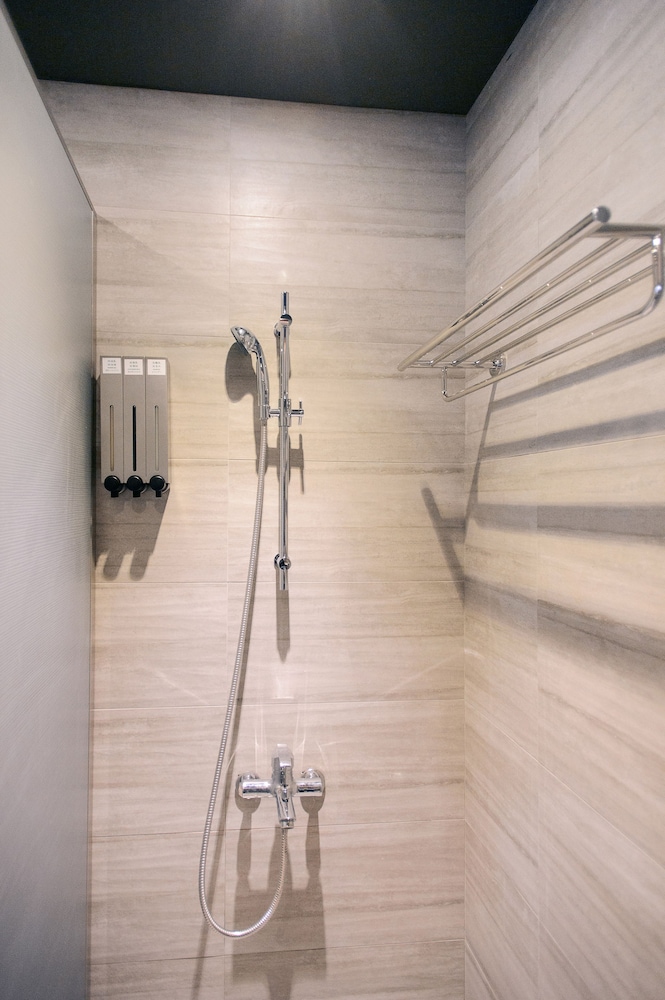 Kiwi Express Hotel-Taichung Station Branch Ii 36/60