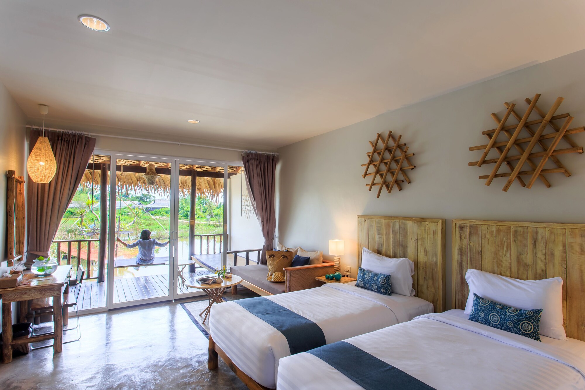 Lagoon, Twin Beds