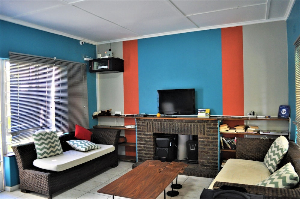 Natwange Backpackers 18/36