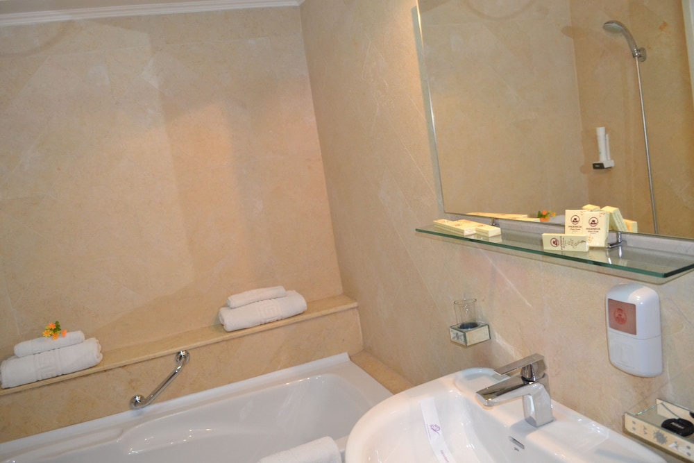 Phoenicia Comfort Hotel 50/51