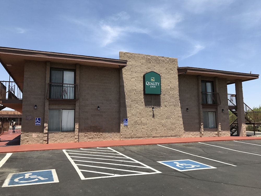 Quality Inn Benson I-10 Exit 304 7/49