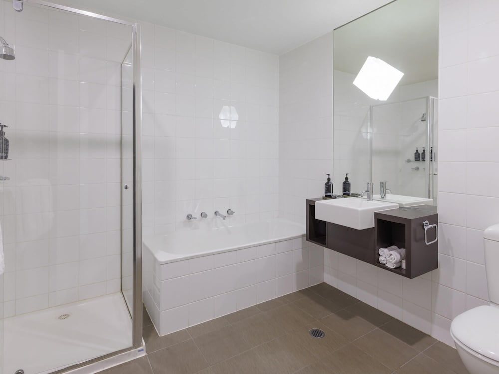 Mantra Melbourne Melton 35/37