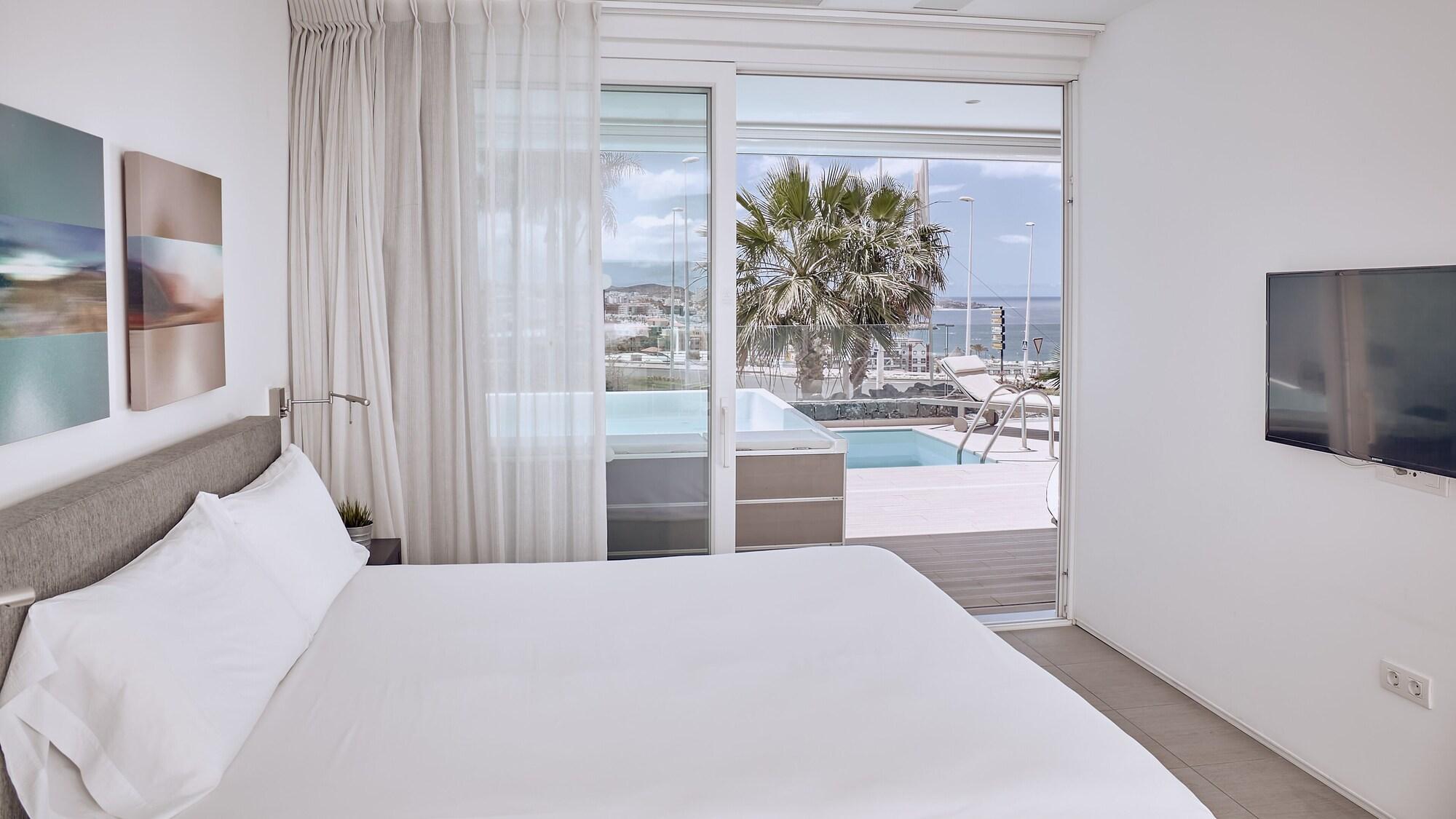 3 Bedrooms, Infinity, Suite, Sea View, Private Pool, Hot Tub