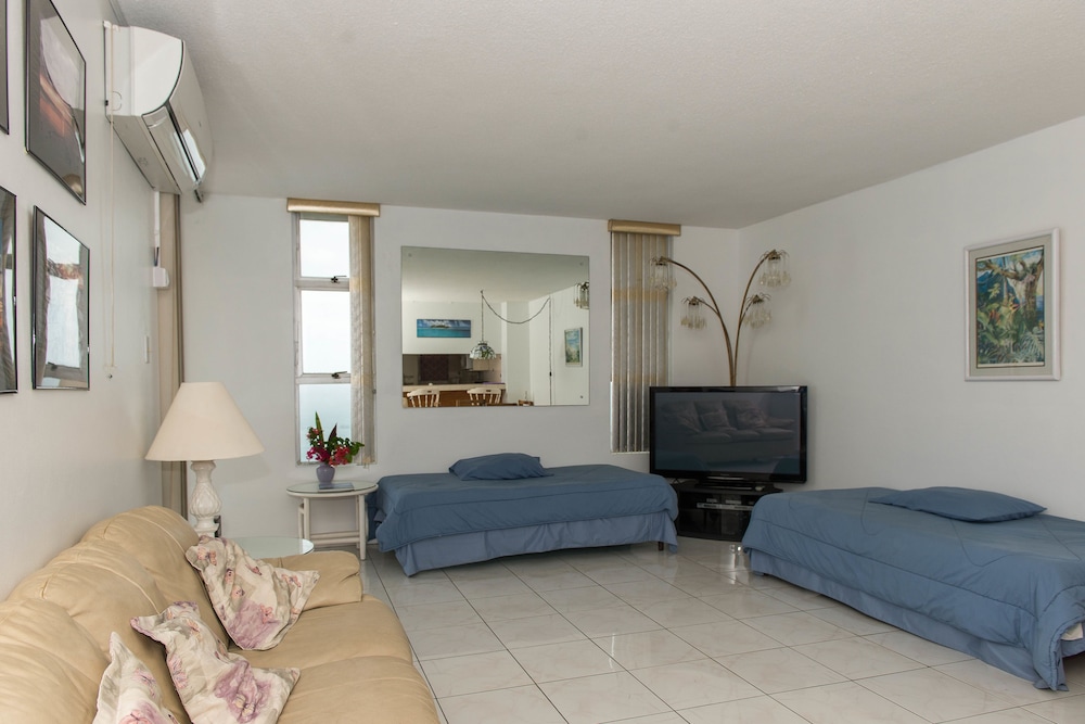 Coral Reef Beach Suite At Montego Bay Club Resort 10/25