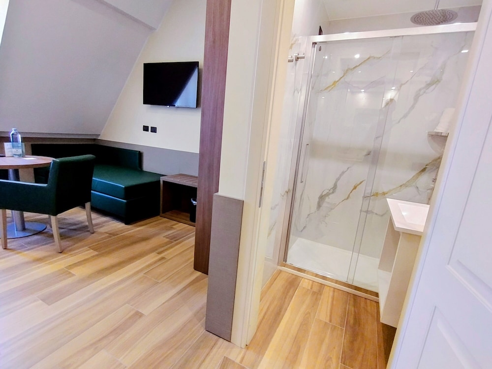 Jr Hotels Bocconi Milano 48/60
