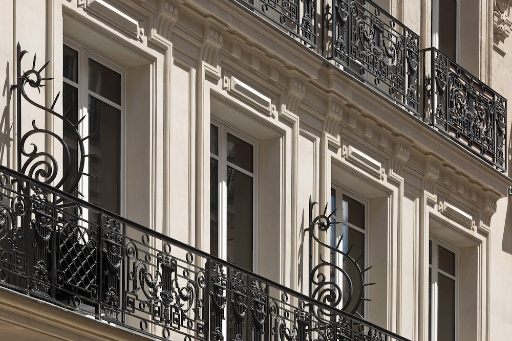 Le Demeure Montaigne 3/50