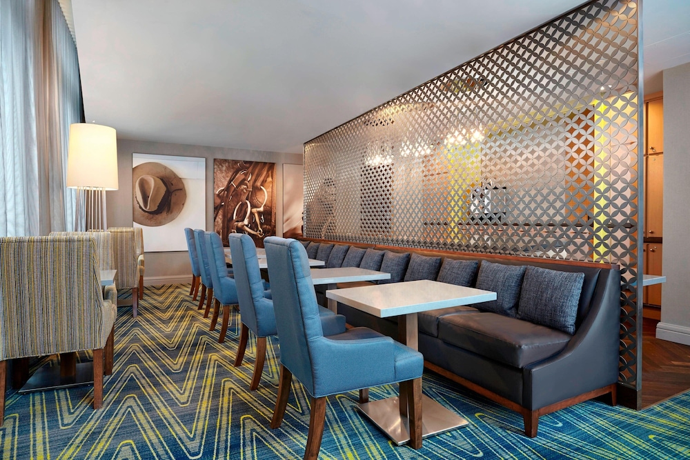Sheraton Suites Calgary Eau Claire 21/52