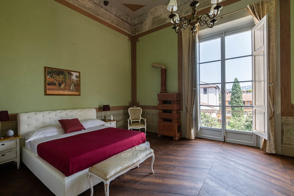 BELVEDERE, DELUXE, MULTIPLE BEDS, TERRACE