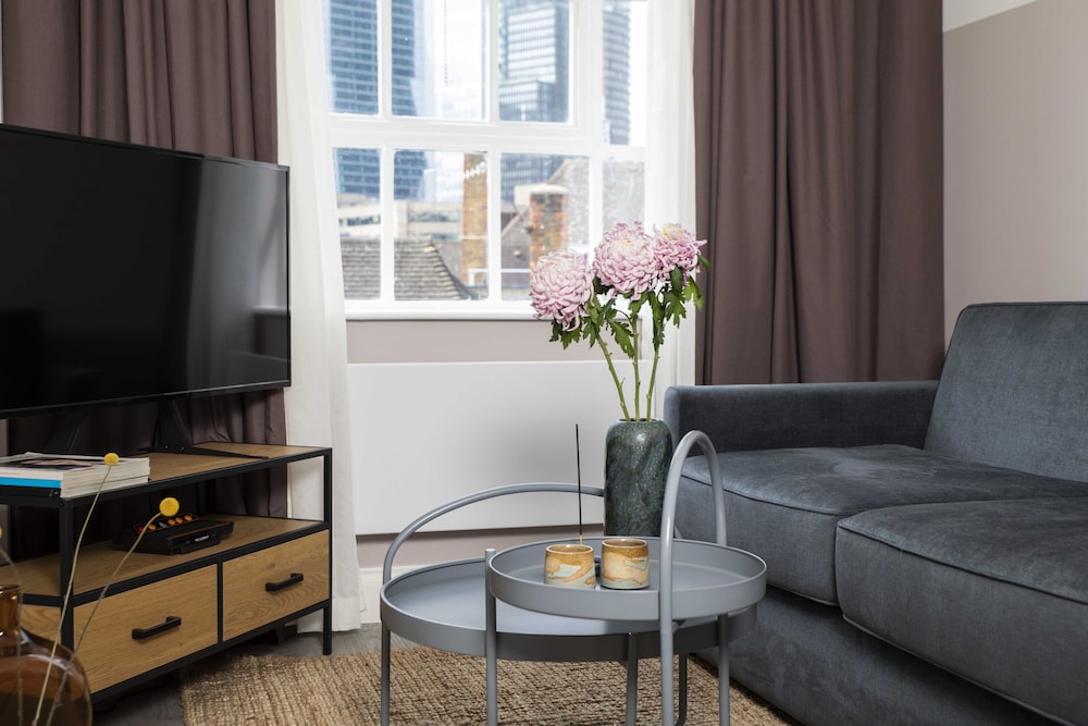 Aldgate Commercial House Apartments 29/37