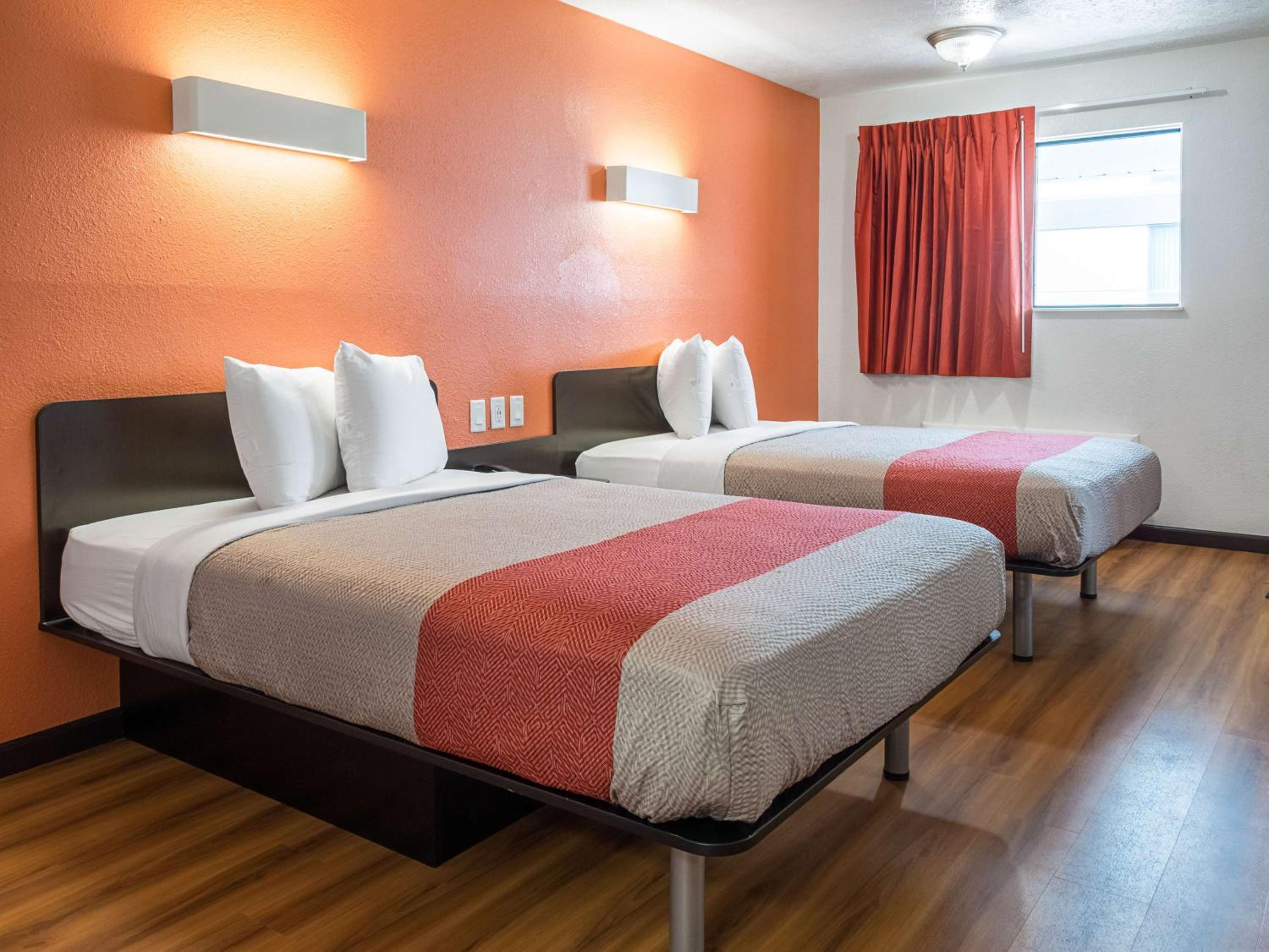 ROOM, QUADRUPLE