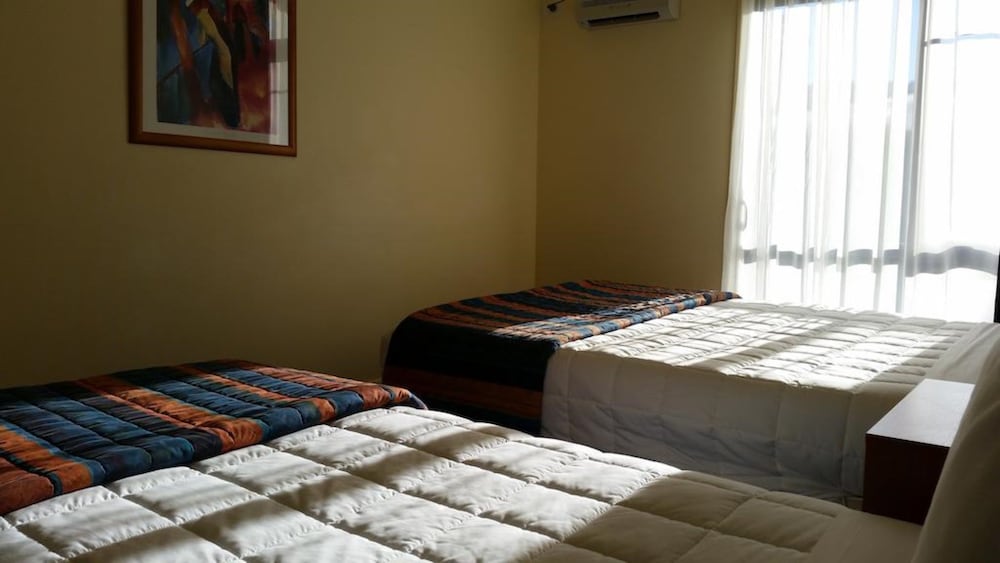THE PEAKS MOTOR INN 16/40