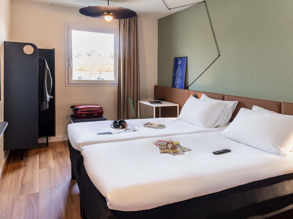 Standard, Twin Beds