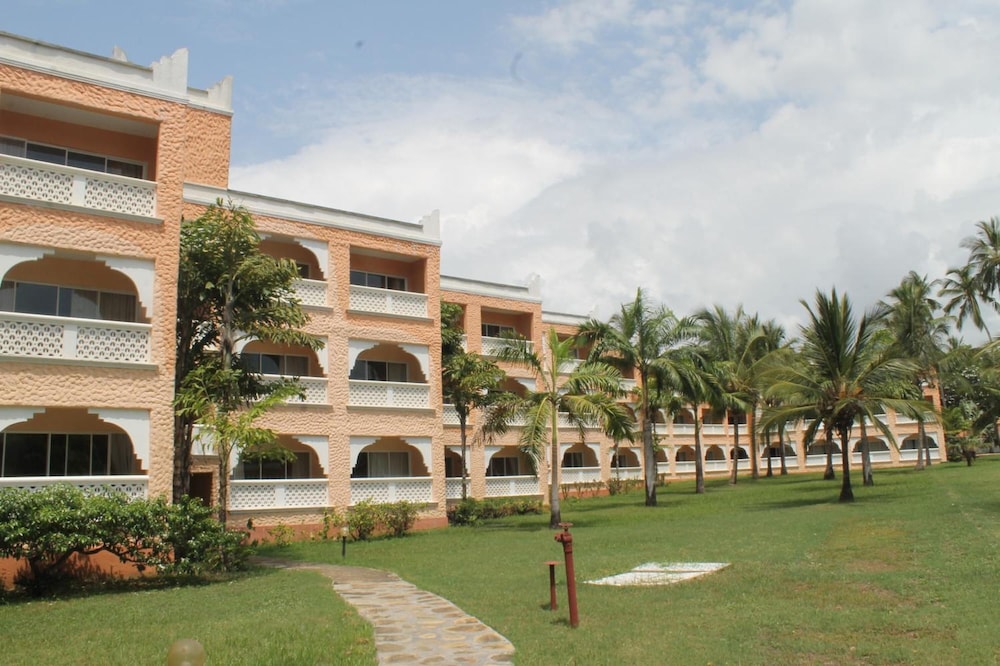 Sun N Sand Beach Resort 38/50