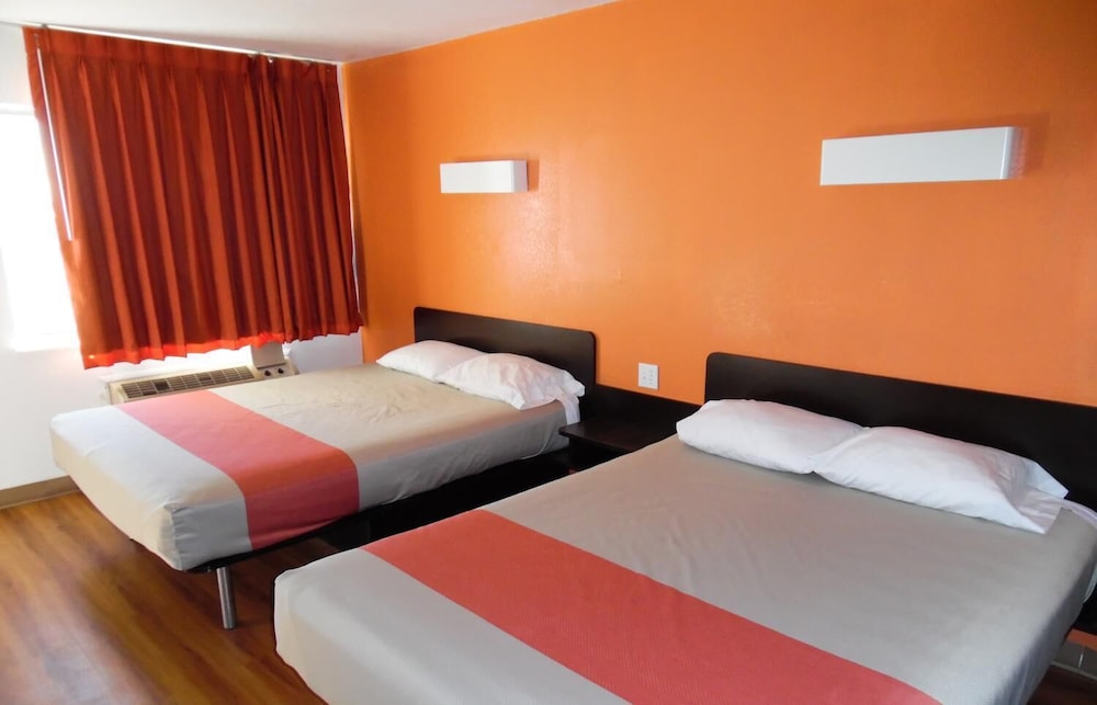 Motel6 Amarillo, TX - West 10/35