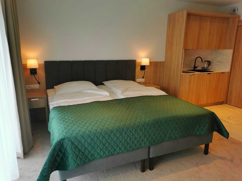 SUPERIOR, KING BED