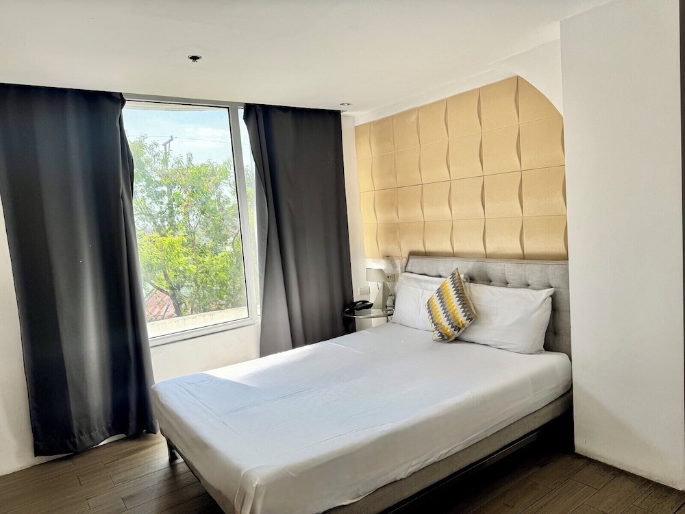 City Park Hotel Manila 10/69