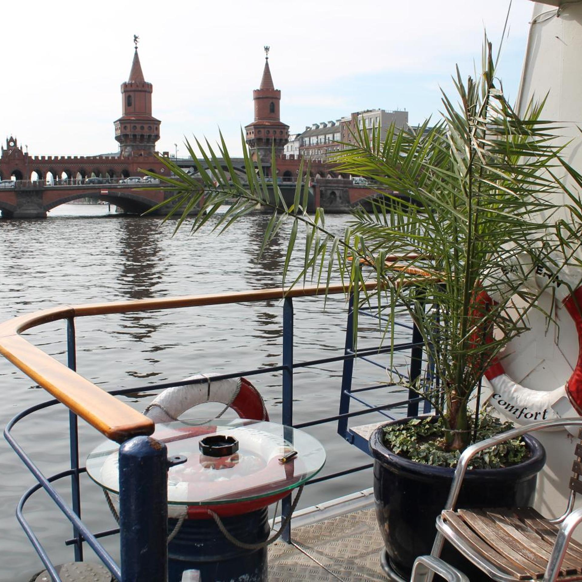 Eastern Comfort Hotel & Hostelboat 29/58