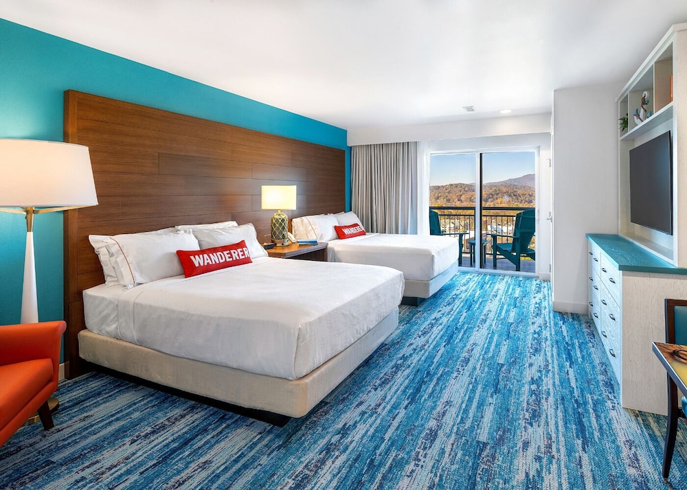 STANDARD, 2 QUEEN BEDS, POOL VIEW