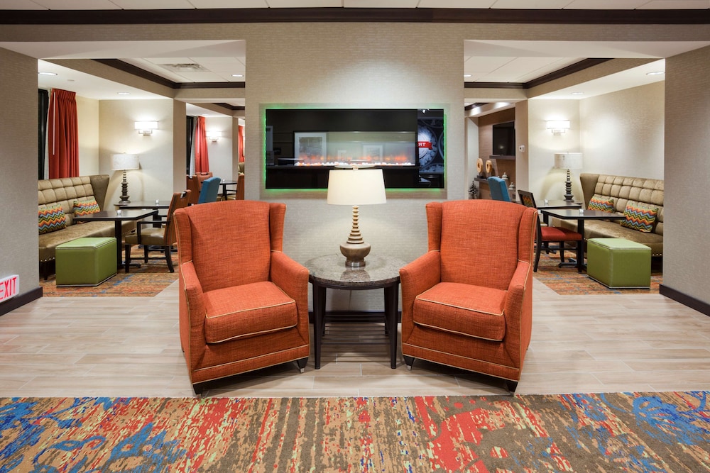 Hampton Inn Minneapolis Roseville 28/42