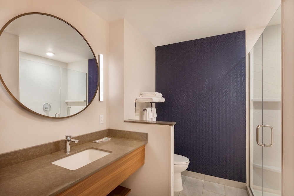 Fairfield Inn & Suites by Marriott Fresno North/Shaw Avenue 18/20