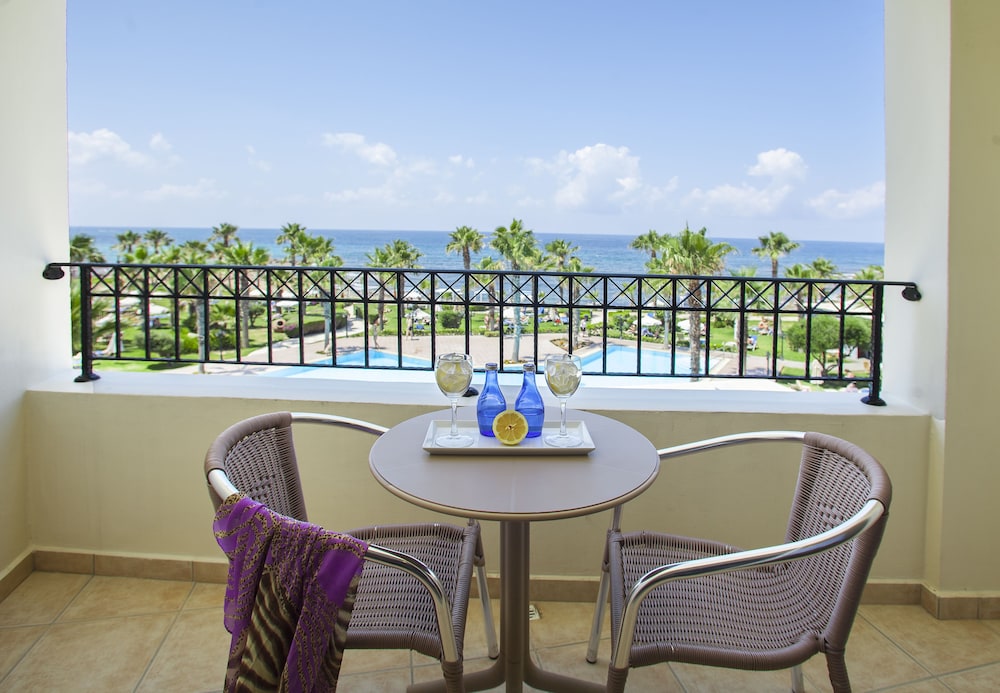 Aquamare Beach Hotel & Spa 41/61