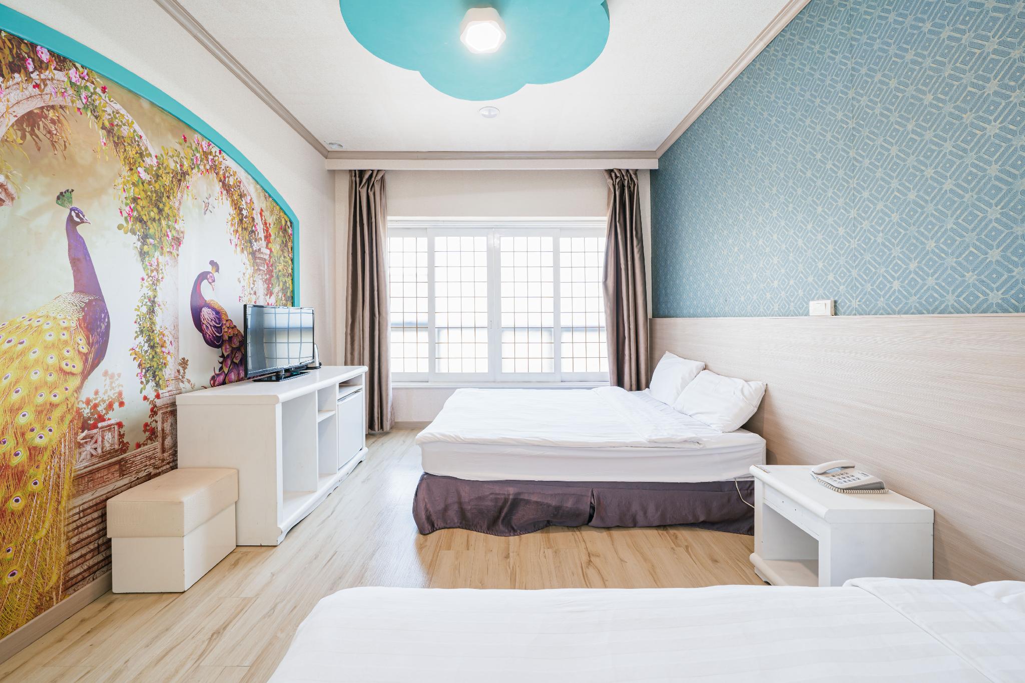 Deluxe, 1 Double and 1 Single Bed, No Parking