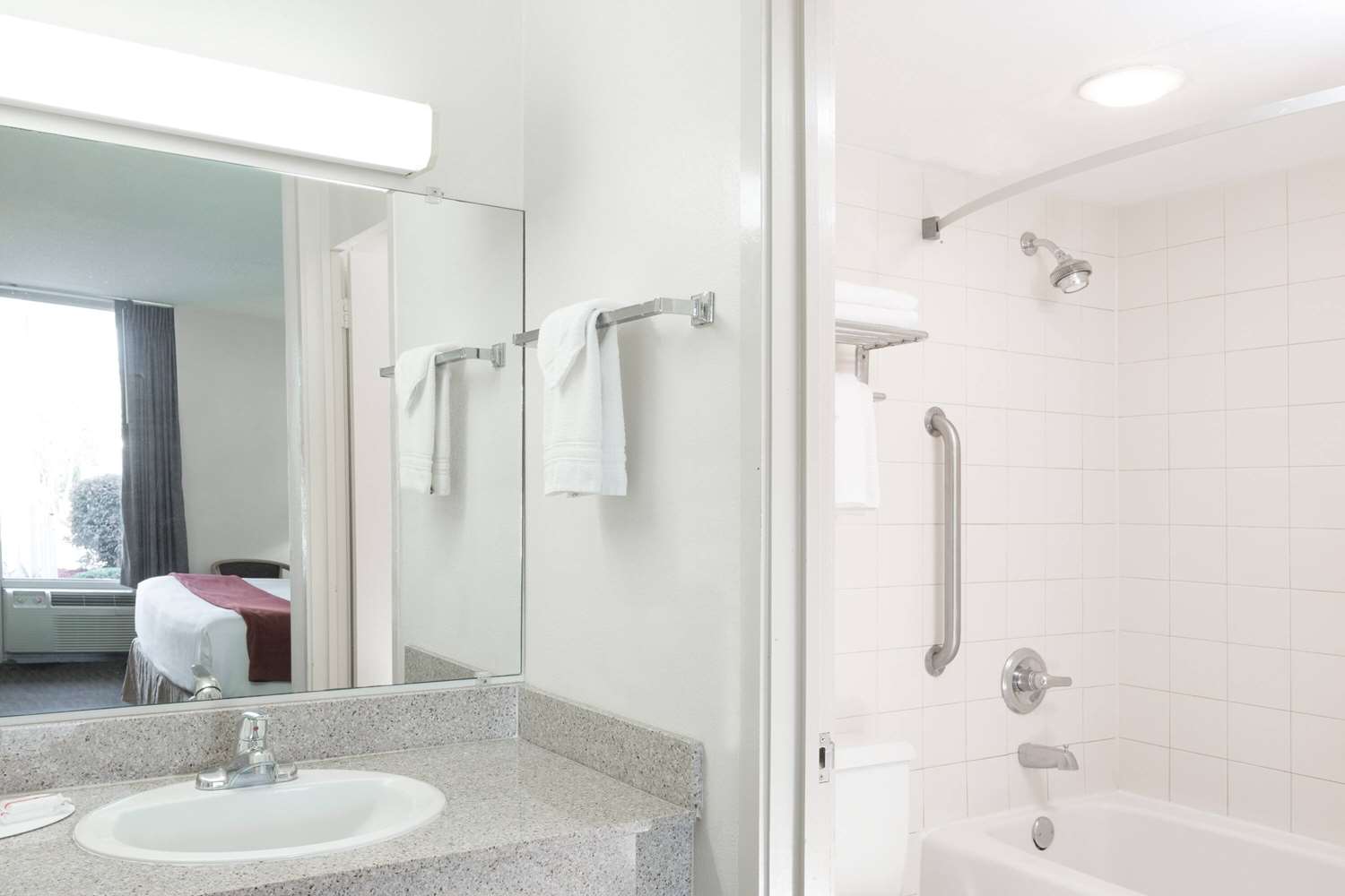 Days Inn by Wyndham Adel I-75 37/38