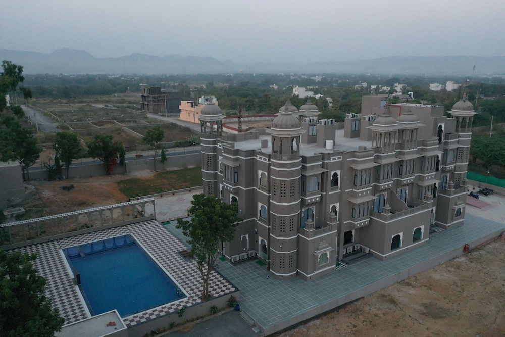 The Biletha Bagh 6/24
